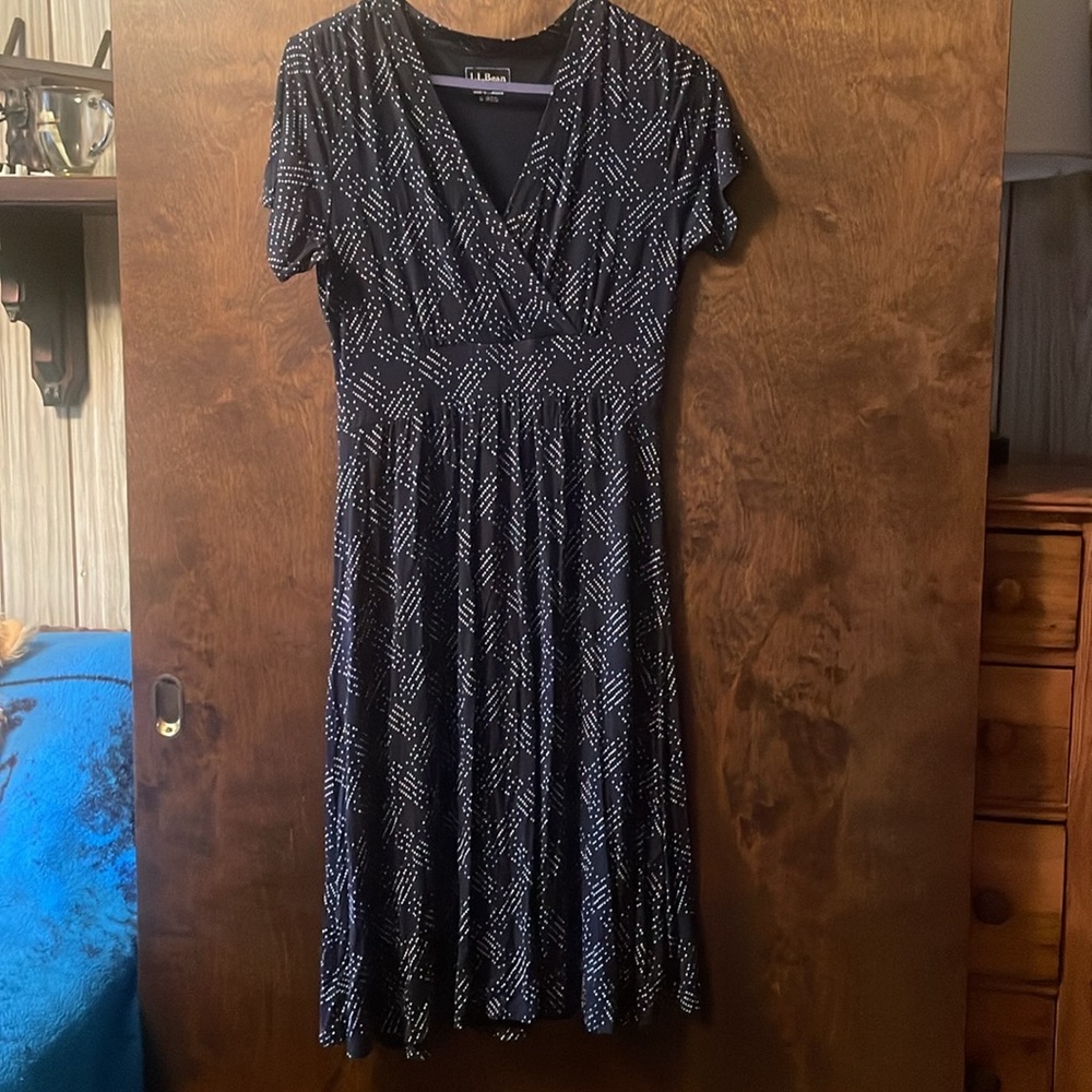 LL Bean summer knit dress. small. Never worn no tags. Navy blue. soft and comfy!